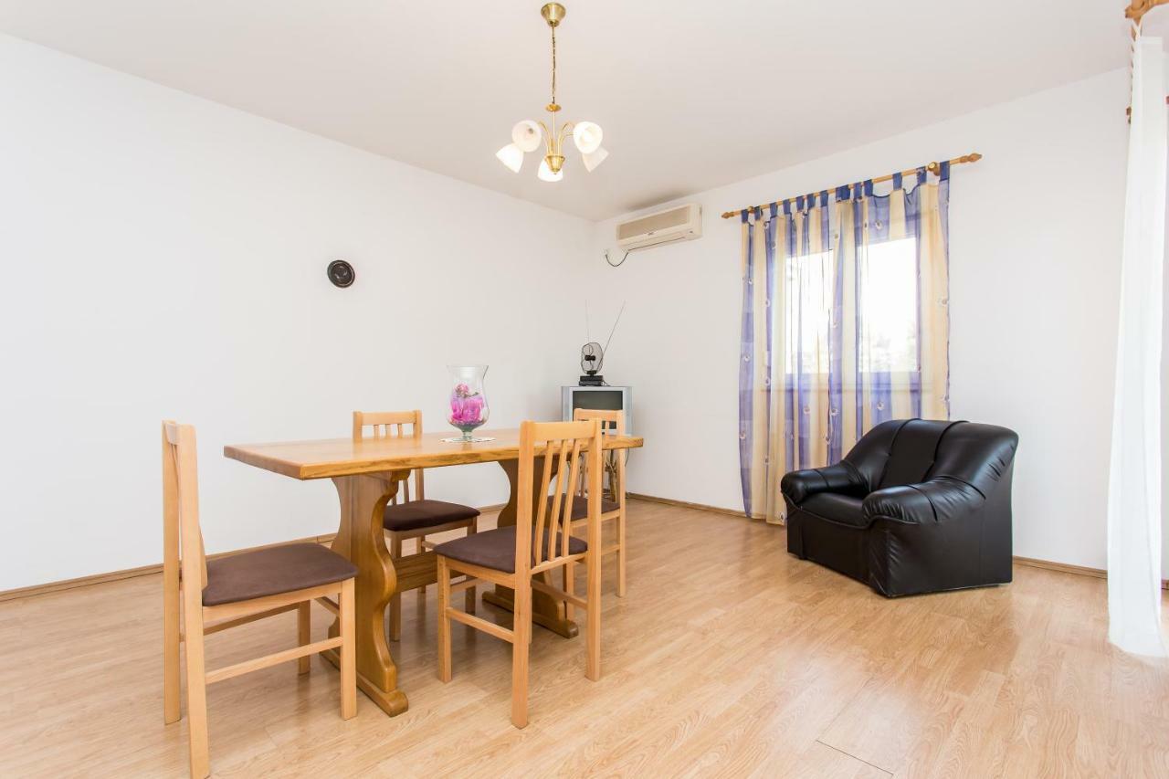 Apartman Justinic Šilo Kültér fotó